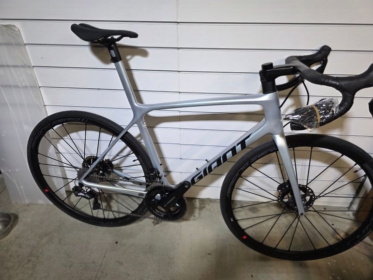 Used Giant Tcr Advanced SL 2023 Custom 2023 Road & Gravel — image 6 of 10