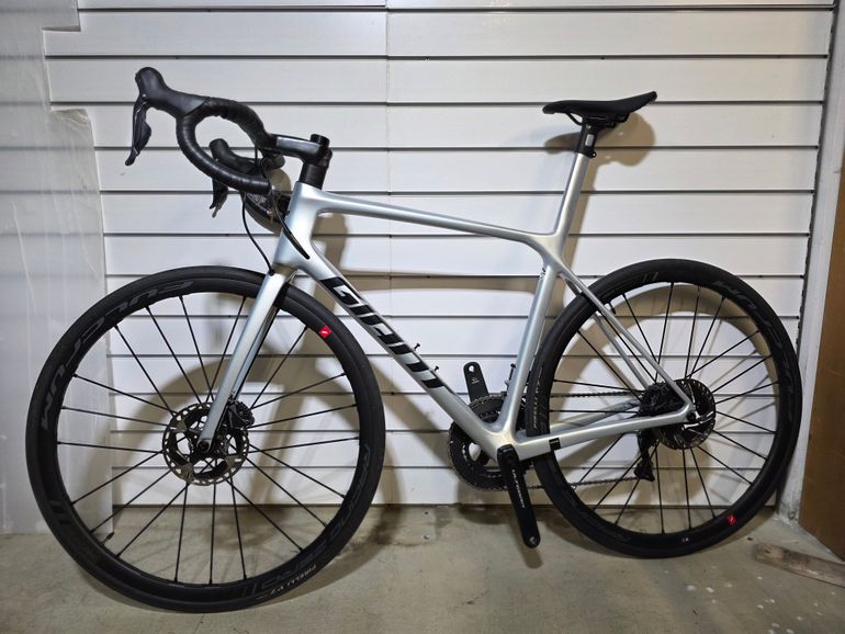 Used Giant Tcr Advanced SL 2023 Custom 2023 Road & Gravel — image 2 of 10