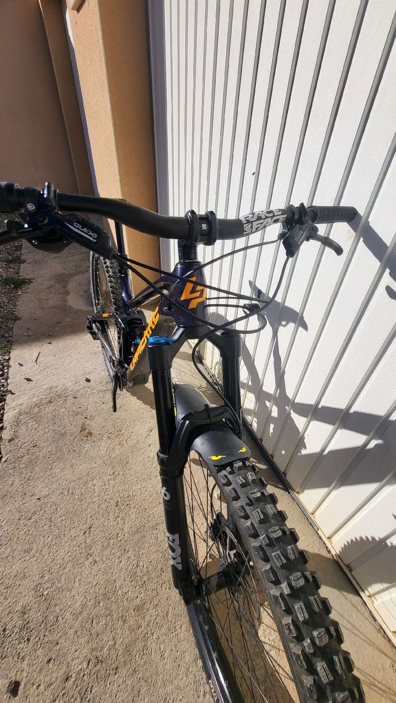 Gebrauchtes Lapierre Spicy CF 6.9 2022 2022 Mountainbike, Violett, 29 — Bild 3 von 4