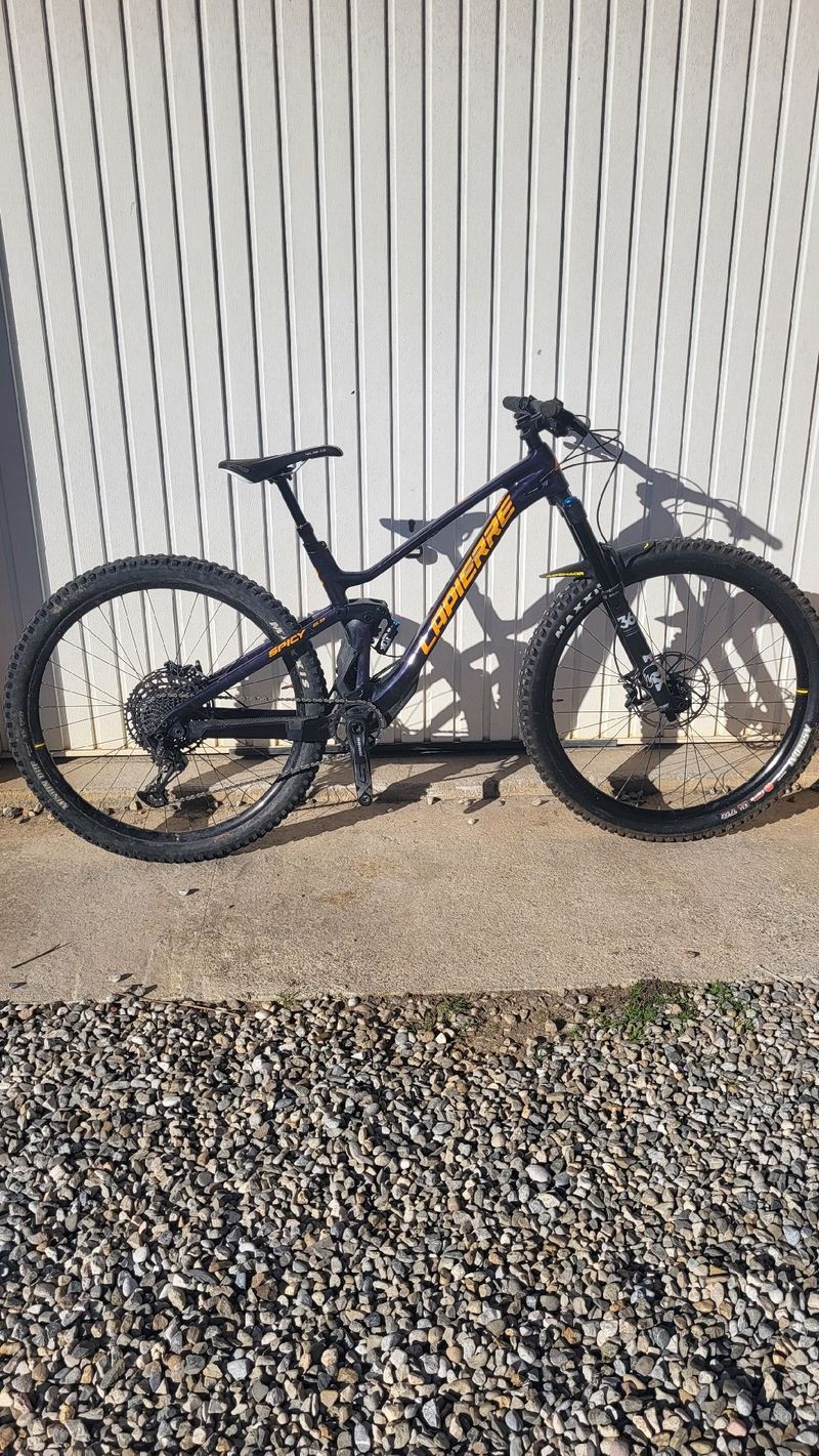 Gebrauchtes Lapierre Spicy CF 6.9 2022 2022 Mountainbike, Violett, 29 — Bild 1 von 4