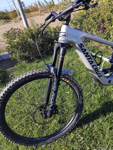 Santa Cruz Heckler SRAM Rival eTap AXS 2024 Mountainbike d'occasion — image 9 sur 10