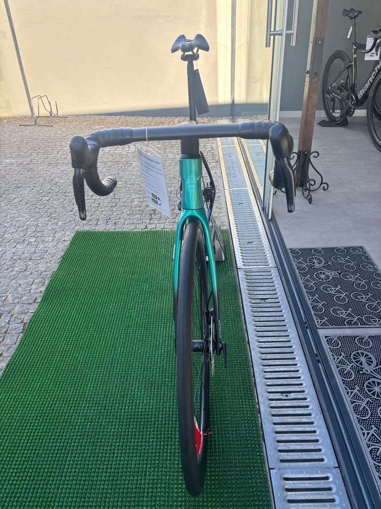 Used Bianchi Specialissima Comp Ultrega 2025 Road & Gravel — image 6 of 8