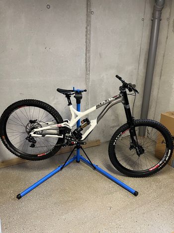 Commencal, Supreme V4