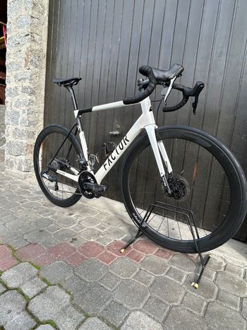 Factor, O2 SRAM Force eTap AXS 2023