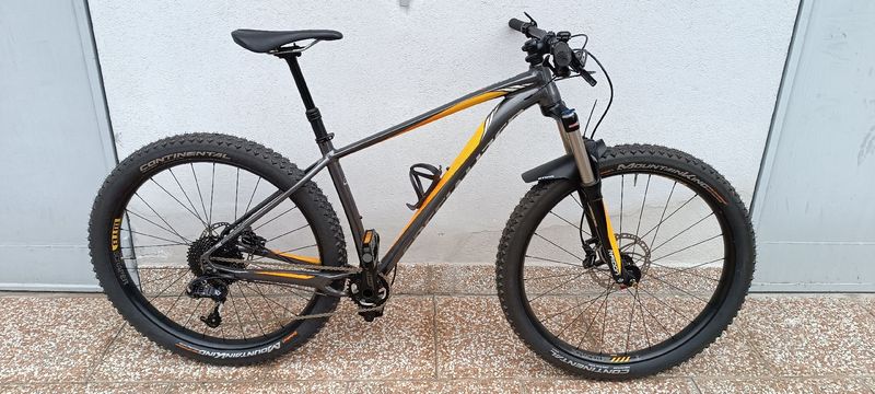 Używany Specialized Fuse Comp 6Fattie 2015 2015 Mountainbike — zdjęcie 1 z 6