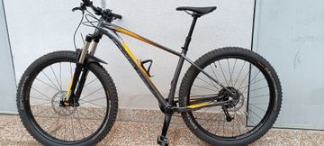 Używany Specialized Fuse Comp 6Fattie 2015 2015 Mountainbike — zdjęcie 2 z 6