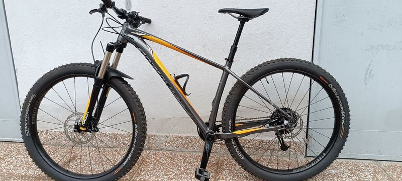 Używany Specialized Fuse Comp 6Fattie 2015 2015 Mountainbike — zdjęcie 2 z 6