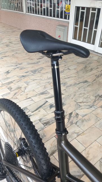 Used Specialized Epic Expert EVO 2019 2019 Mountainbike, Light Gray, 29 — image 5 of 10