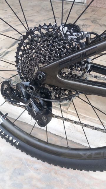 Used Specialized Epic Expert EVO 2019 2019 Mountainbike, Light Gray, 29 — image 4 of 10
