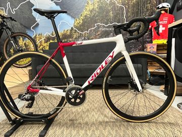 Ridley Helium Disc - Sram Rival AXS 2x12sp 2023 2023 Road & Gravel usato