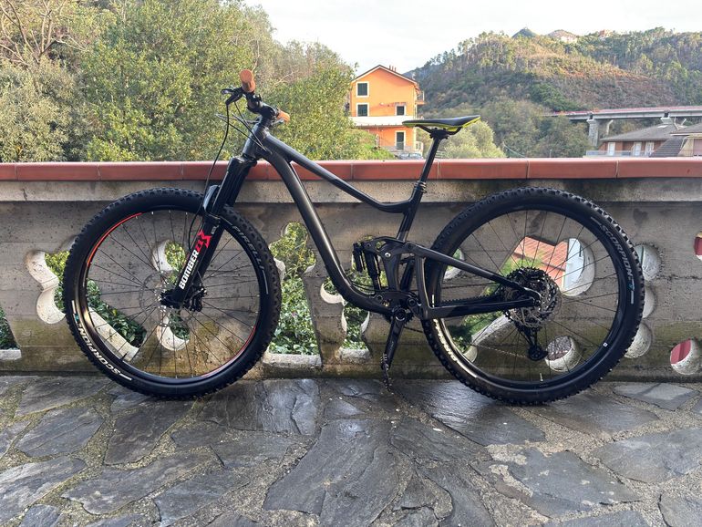 Used Giant Trance X 2 2022 2022 Mountainbike, Black, 27.5 — image 1 of 24