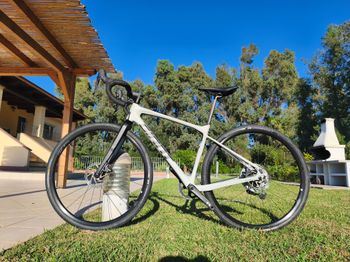 Used Giant Revolt, Advanced 1 2021 2021 Road & Gravel, Light Gray — image 2 of 5