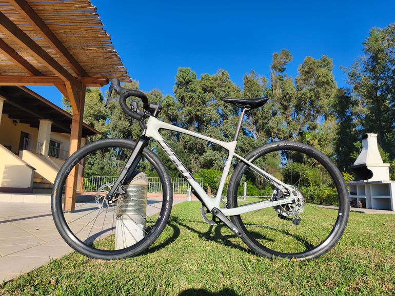Used Giant Revolt, Advanced 1 2021 2021 Road & Gravel, Light Gray — image 2 of 5