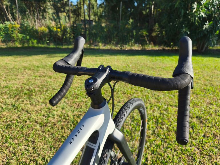 Used Giant Revolt, Advanced 1 2021 2021 Road & Gravel, Light Gray — image 3 of 5