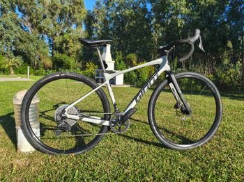 Used Giant Revolt, Advanced 1 2021 2021 Road & Gravel, Light Gray — image 1 of 5