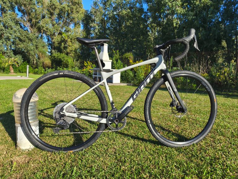 Used Giant Revolt, Advanced 1 2021 2021 Road & Gravel, Light Gray — image 1 of 5