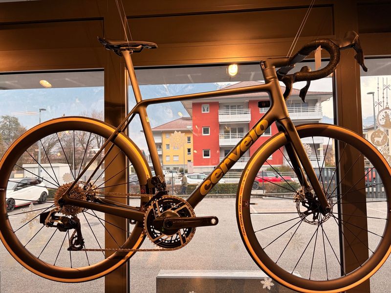 Cervélo R5 2026 Sram Red AXS 2026 Road & Gravel usato