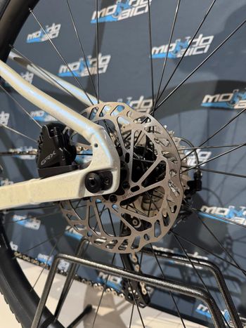 Used Giant Revolt 1 2025 2025 Road & Gravel, Light Gray — image 3 of 11