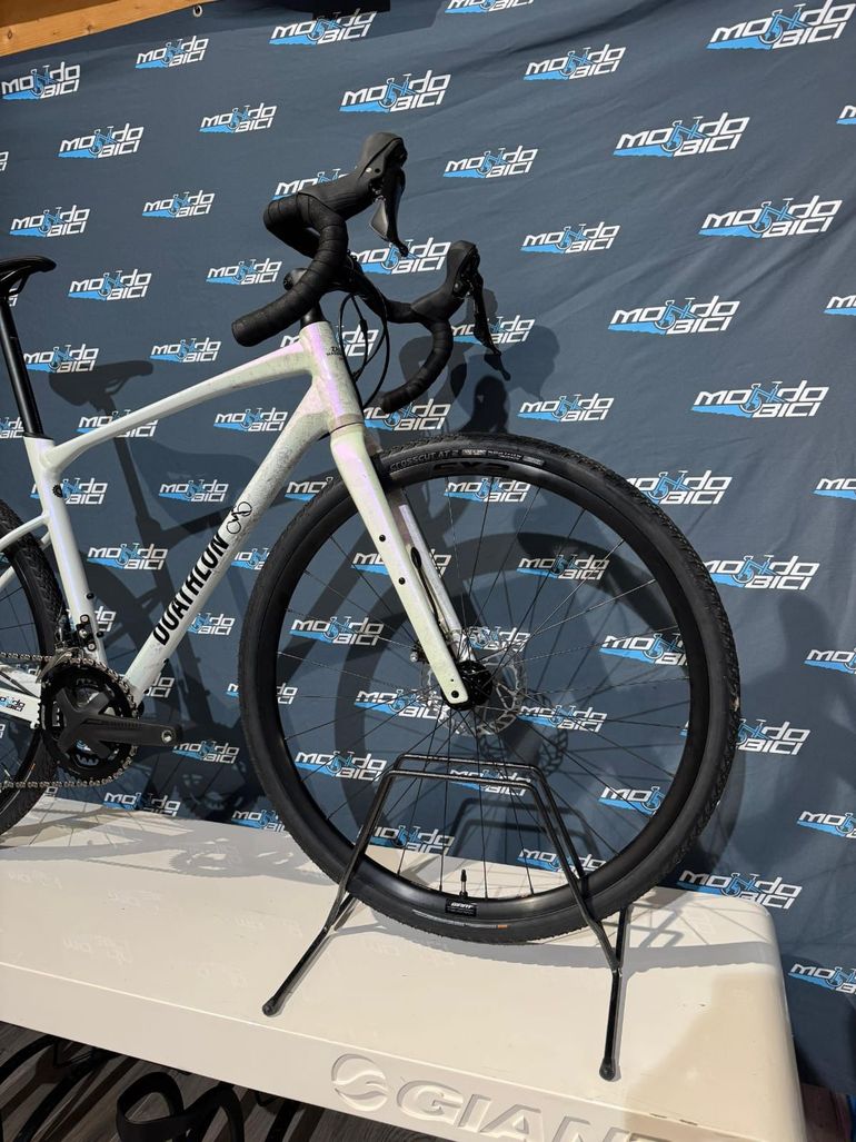 Used Giant Revolt 1 2025 2025 Road & Gravel, Light Gray — image 5 of 11