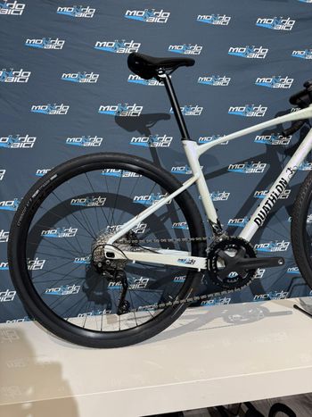 Used Giant Revolt 1 2025 2025 Road & Gravel, Light Gray — image 2 of 11
