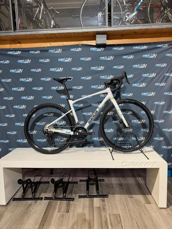 Used Giant Revolt 1 2025 2025 Road & Gravel, Light Gray — image 7 of 11