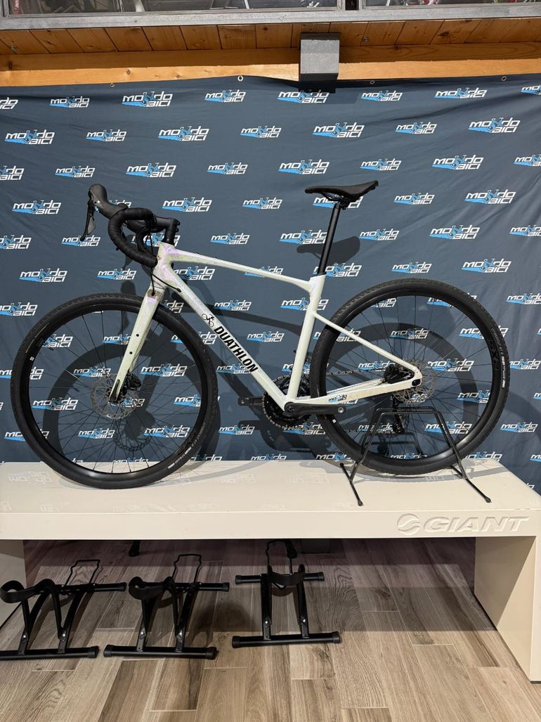 Used Giant Revolt 1 2025 2025 Road & Gravel, Light Gray — image 6 of 11
