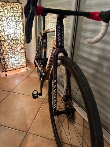Brugt Canyon Ultimate CF SLX 9 Di2 2025 2025 Road & Gravel — billede 2 af 3