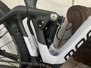 Brugt Mondraker F-Podium Carbon 2023 Mountainbike — billede 9 af 14