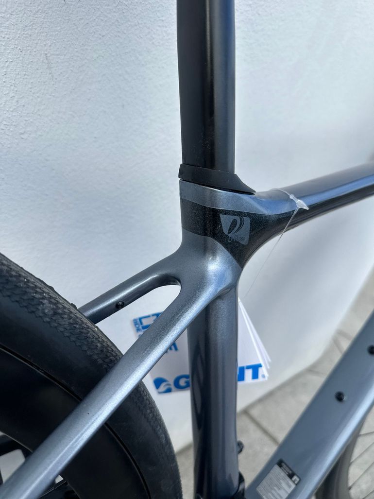 Used Giant Defy Advanced Pro 1 2022 2022 Road & Gravel, Light Gray — image 21 of 21