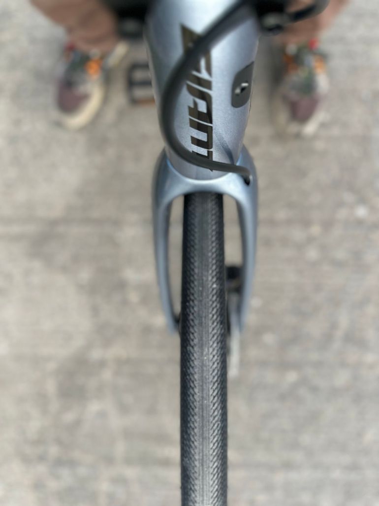 Used Giant Defy Advanced Pro 1 2022 2022 Road & Gravel, Light Gray — image 11 of 21
