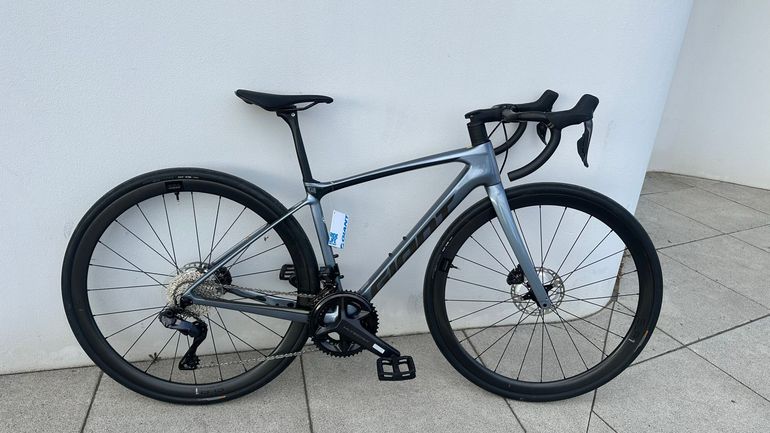 Used Giant Defy Advanced Pro 1 2022 2022 Road & Gravel, Light Gray — image 1 of 21