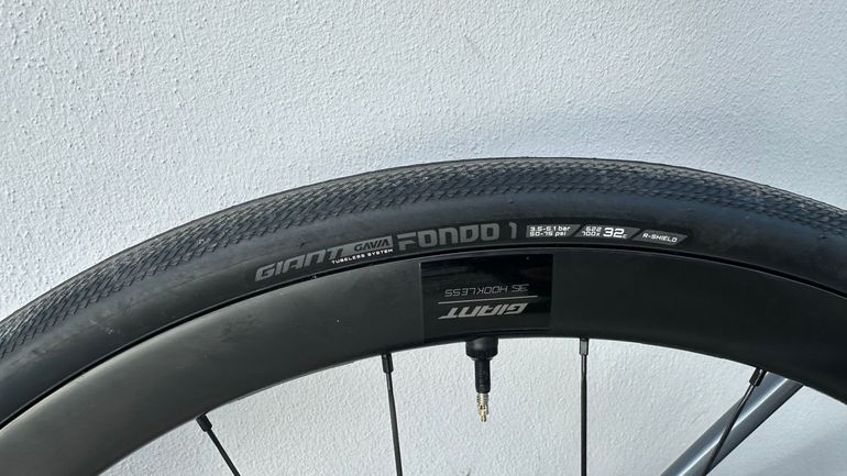 Used Giant Defy Advanced Pro 1 2022 2022 Road & Gravel, Light Gray — image 13 of 21