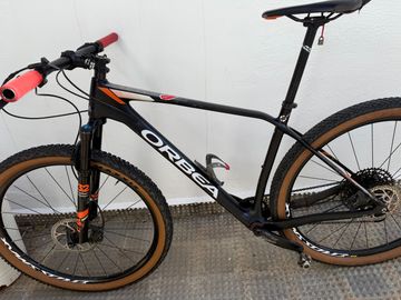 Gebrauchtes Orbea ALMA M25 2018 2018 Mountainbike, Schwarz, 27.5, 29 — Bild 1 von 9