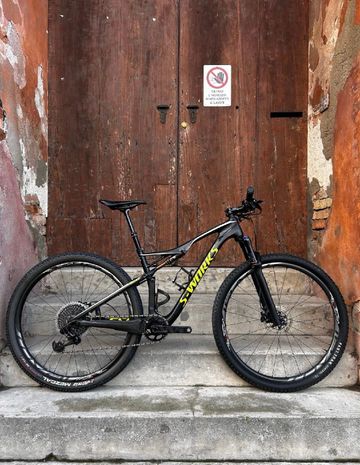 Gebrauchtes Specialized Epic S-Works 2018 Road & Gravel, Schwarz — Bild 1 von 18