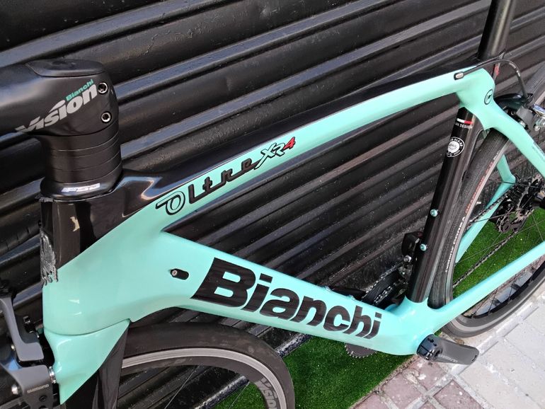 Used Bianchi Oltre XR3 Ultegra Di2 2018 2018 Road & Gravel, Green — image 32 of 35