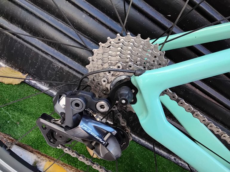 Used Bianchi Oltre XR3 Ultegra Di2 2018 2018 Road & Gravel, Green — image 8 of 35