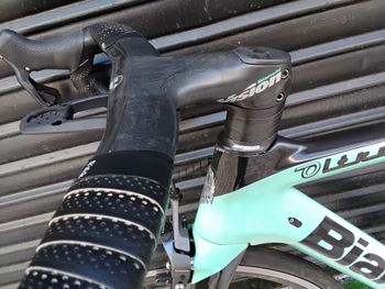 Used Bianchi Oltre XR3 Ultegra Di2 2018 2018 Road & Gravel, Green — image 29 of 35