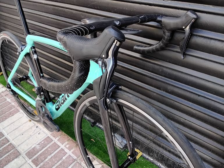 Used Bianchi Oltre XR3 Ultegra Di2 2018 2018 Road & Gravel, Green — image 12 of 35