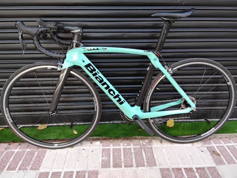 Used Bianchi Oltre XR3 Ultegra Di2 2018 2018 Road & Gravel, Green — image 2 of 35
