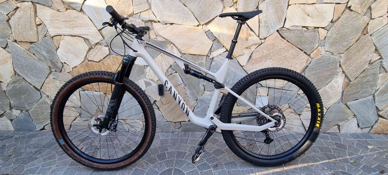 Used Canyon Lux Trail CF 7 2023 2023 Mountainbike — image 2 of 5