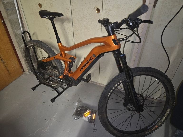 Haibike AllMtn CF 6 2024 2024 Mountainbike d'occasion — image 9 sur 12