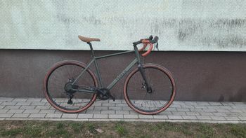 TRIBAN, Gravel Bike 120 - Disc Brakes, Carbon fork, 1x10 speed 2023
