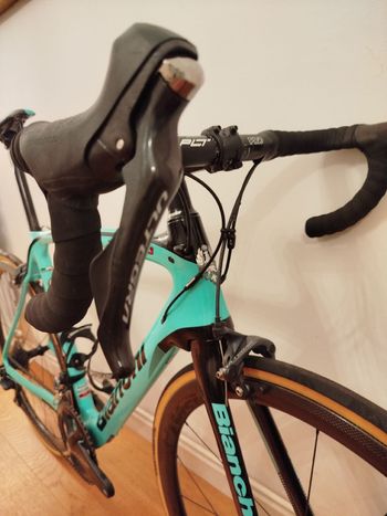 Used Bianchi Oltre XR3 Ultegra 2018 2018 Road & Gravel, Green — image 4 of 11