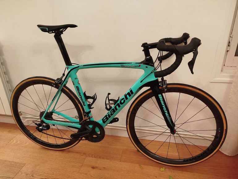 Used Bianchi Oltre XR3 Ultegra 2018 2018 Road & Gravel, Green — image 1 of 11