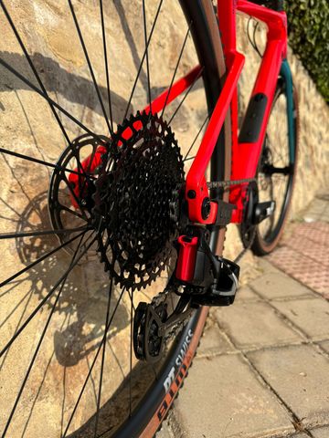 Used BMC URS TWO 2024 2024 Road & Gravel, Red — image 4 of 10