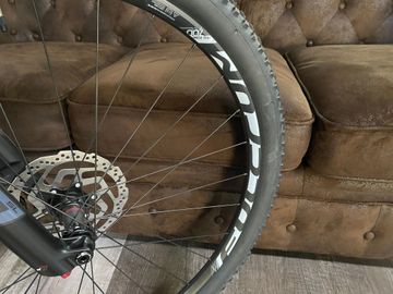 Coluer Poison Carbon 2022 Mountainbike usato, Rosso — immagine 9 di 10
