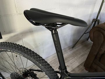 Coluer Poison Carbon 2022 Mountainbike usato, Rosso — immagine 2 di 10