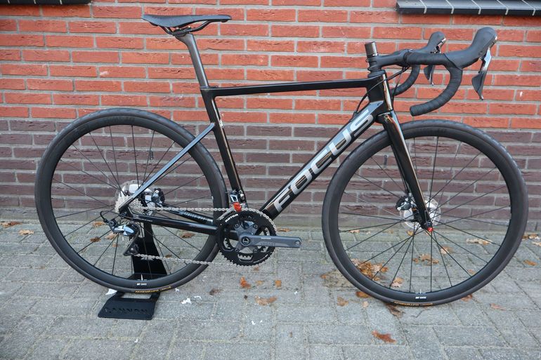 FOCUS IZALCO MAX DISC 8.8 エリートホイール付 FOCUS Izalco Max Disc 8.7 2020 Silver · Motocard Bike