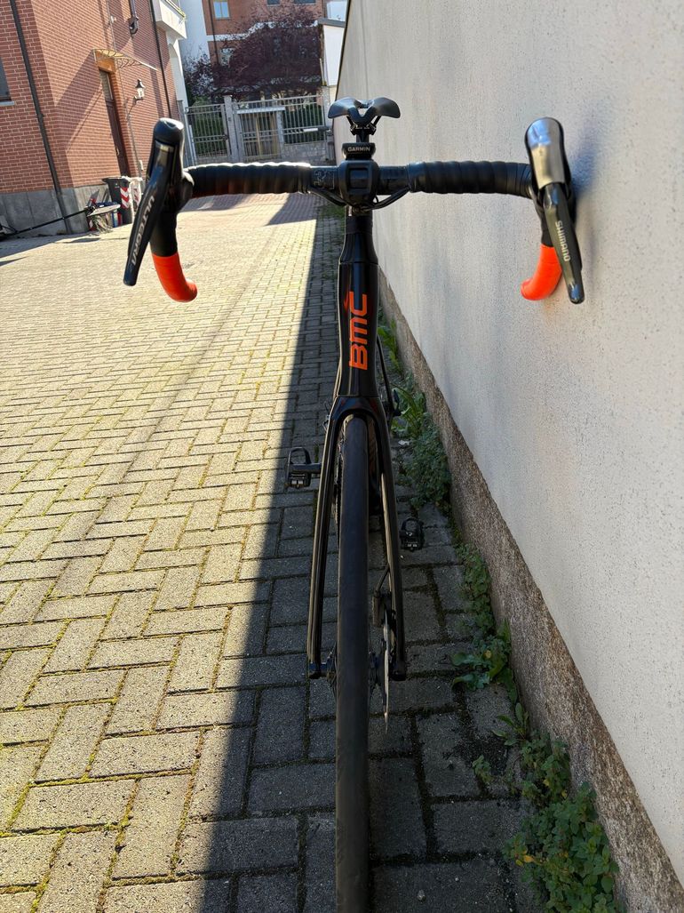 Used BMC Roadmachine 01 THREE 2018 2018 Road & Gravel — image 16 of 21