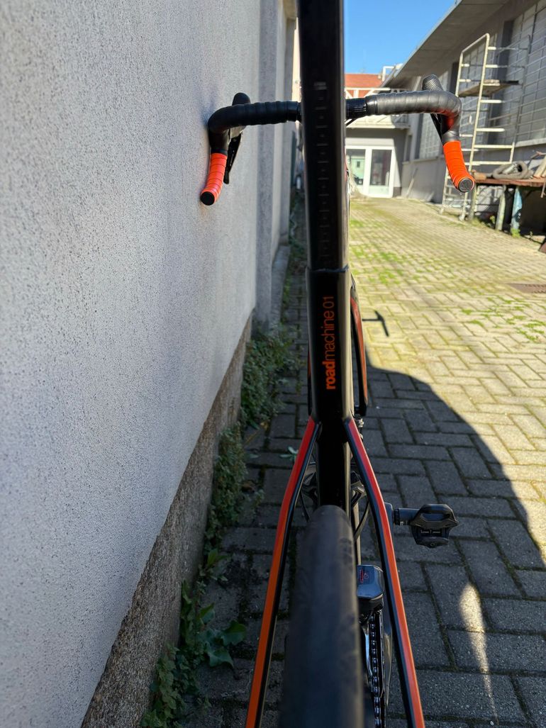 Used BMC Roadmachine 01 THREE 2018 2018 Road & Gravel — image 13 of 21